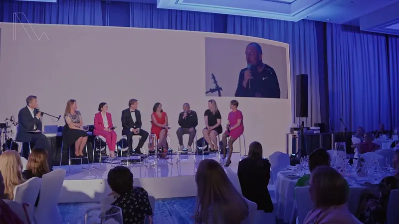 Konferencja — panel dyskusyjny na scenie